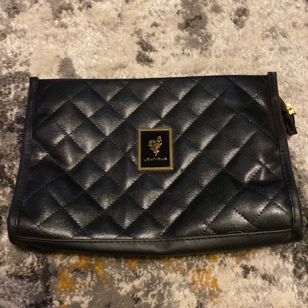 Younique quilted cosmetic bag. Makeup.